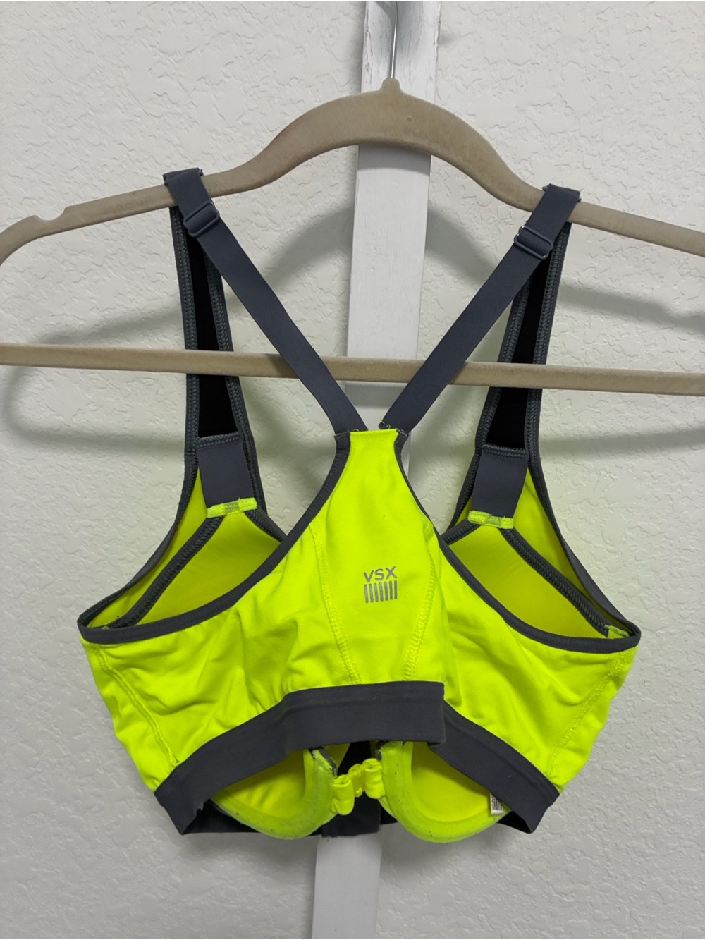 Victoria’s Secret Sport High-Impact Front-Zip Sports Bra - Neon Yellow - Picture 4 of 5